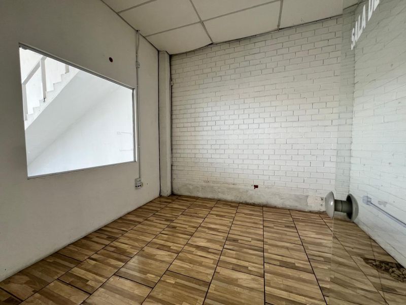 Prédio com 300m² para alugar no bairro Morro do Leoncio, Taquara