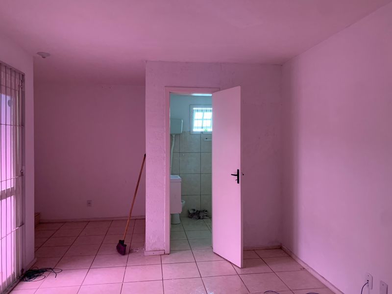 Kitnet para alugar no bairro Guaruja, Parobe