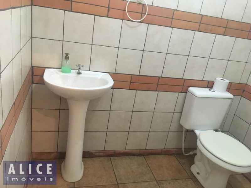 Casa comercial com 1 quarto e 3 banheiros para alugar no bairro Rodeio Bonito, Tres Coroas