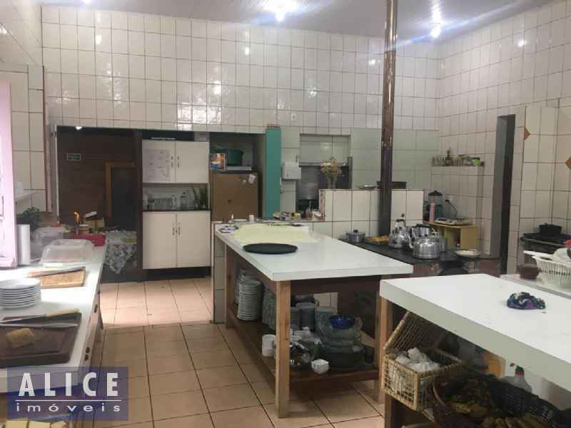 Casa comercial com 1 quarto e 3 banheiros para alugar no bairro Rodeio Bonito, Tres Coroas