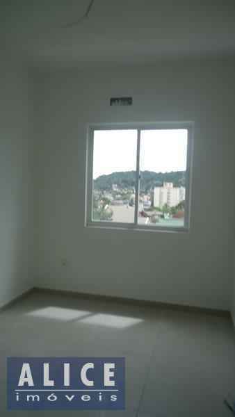 Apartamento com 2 quartos para alugar no bairro Centro, Parobe