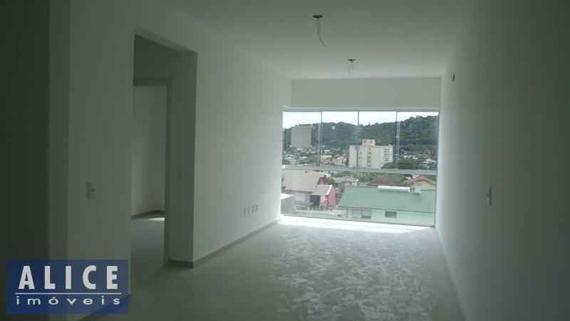 Apartamento com 2 quartos para alugar no bairro Centro, Parobe