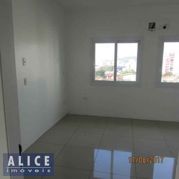 Sala com 2 banheiros para alugar no bairro Sagrada Familia, Taquara
