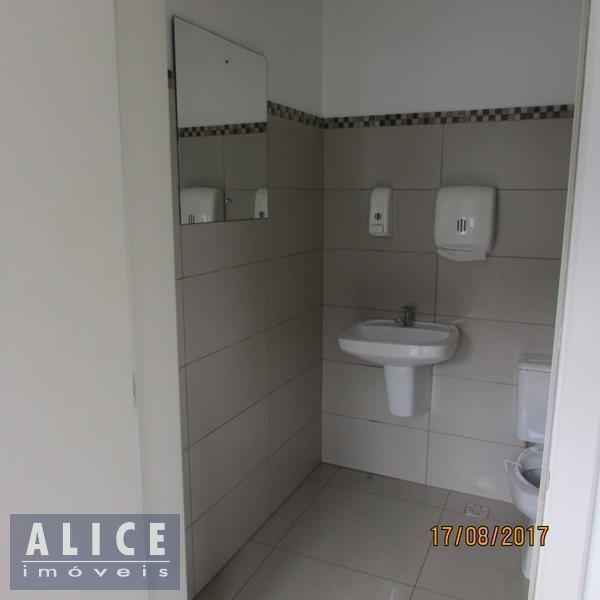 Sala com 2 banheiros para alugar no bairro Sagrada Familia, Taquara