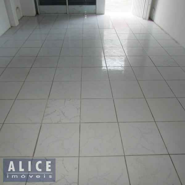 Sala com 1 banheiro para alugar no bairro Centro, Parobe