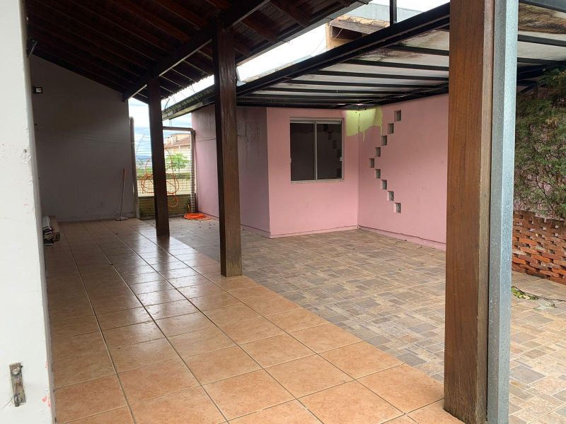 Casa Ampla com 4 Quartos à Venda