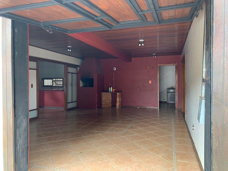 Casa Ampla com 4 Quartos à Venda