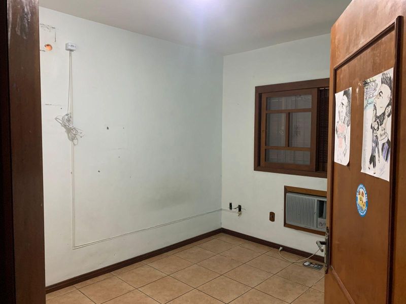 Casa Ampla com 4 Quartos à Venda
