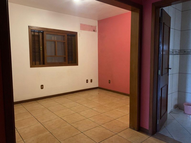 Casa Ampla com 4 Quartos à Venda