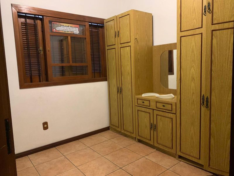 Casa Ampla com 4 Quartos à Venda