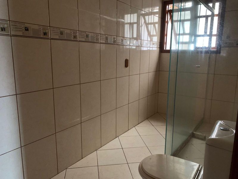Casa Ampla com 4 Quartos à Venda