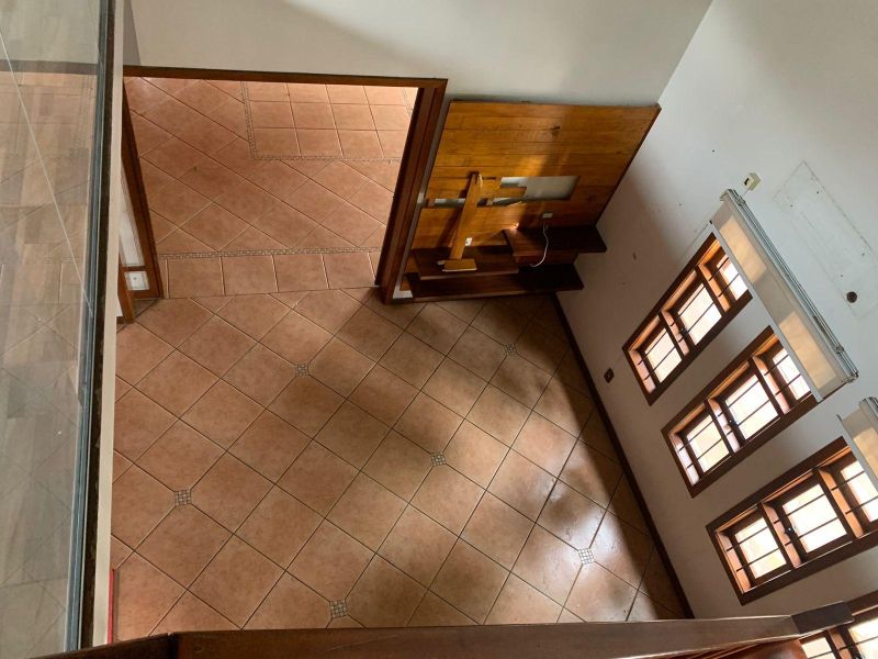 Casa Ampla com 4 Quartos à Venda