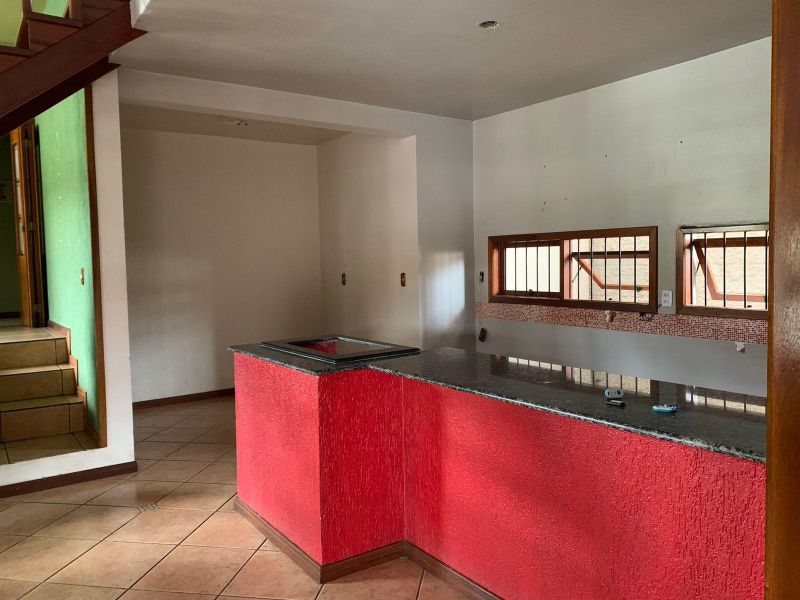 Casa Ampla com 4 Quartos à Venda