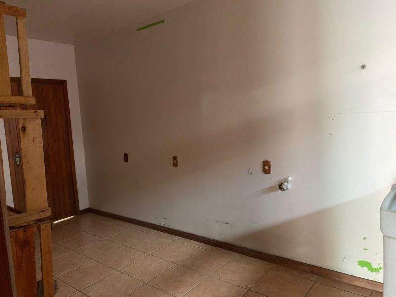 Casa Ampla com 4 Quartos à Venda