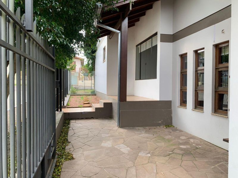 Casa Ampla com 4 Quartos à Venda