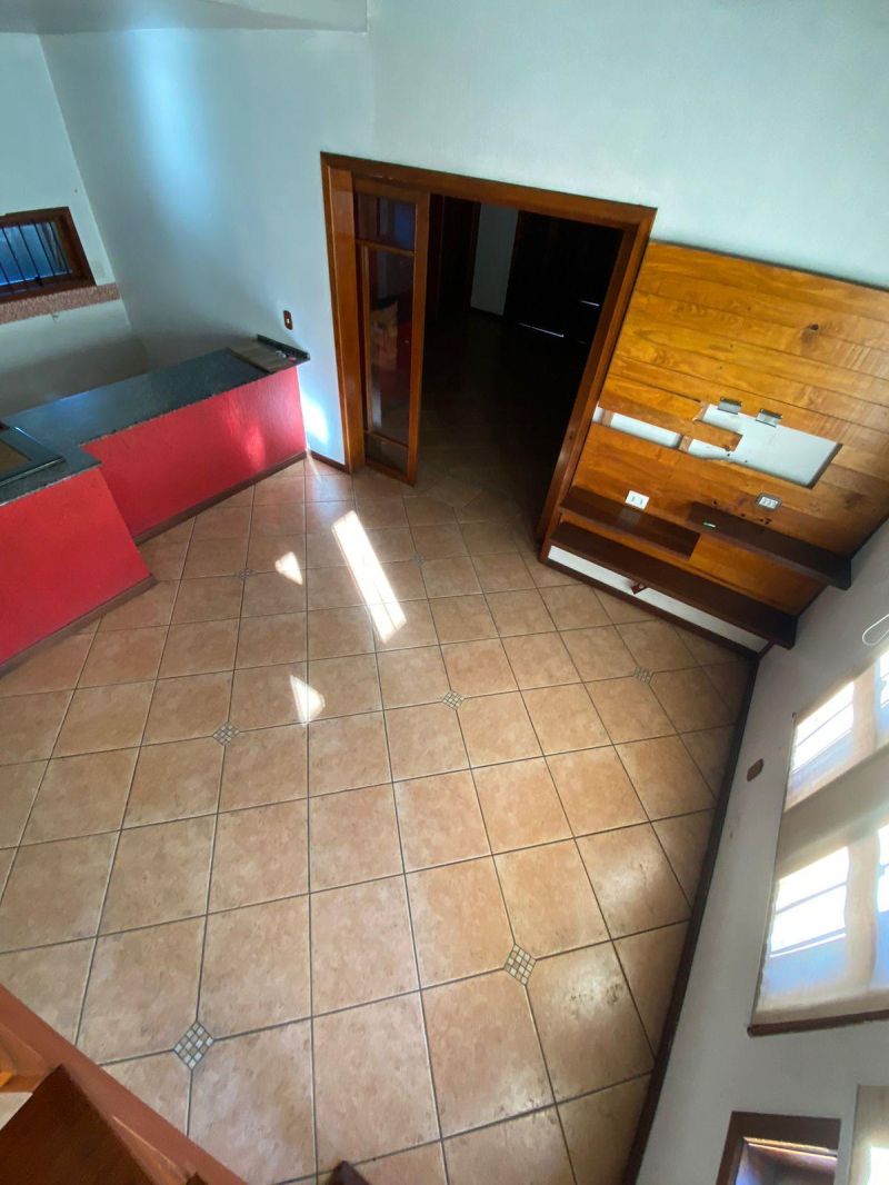 Casa Ampla com 4 Quartos à Venda