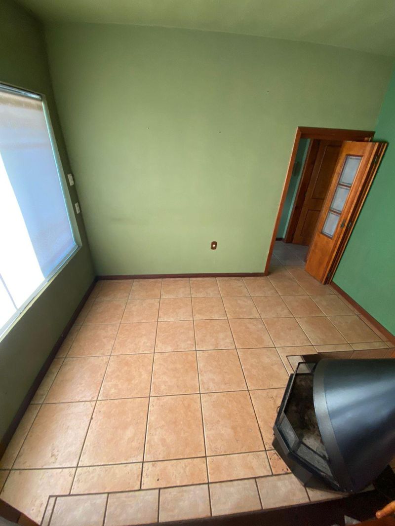 Casa Ampla com 4 Quartos à Venda