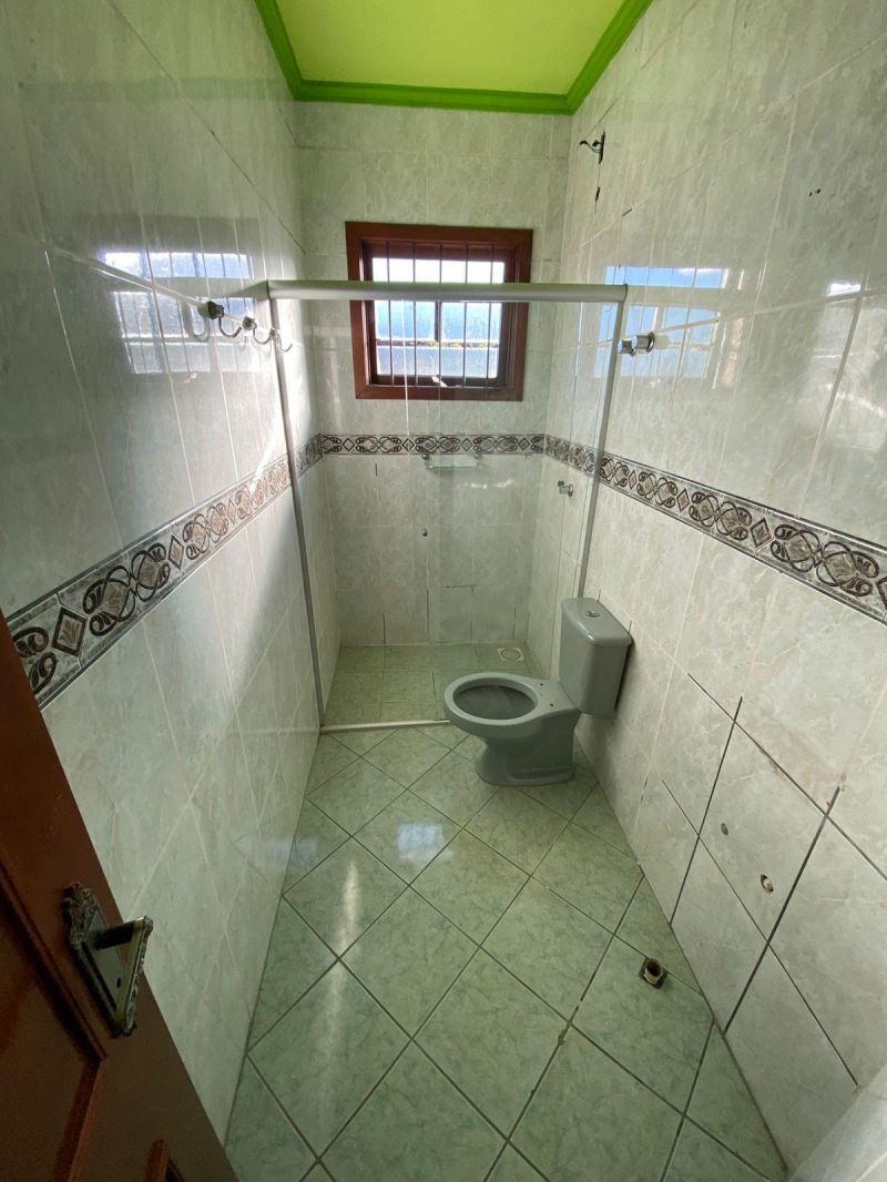 Casa Ampla com 4 Quartos à Venda