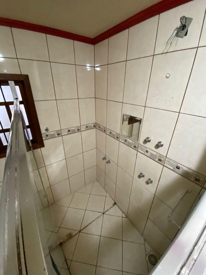 Casa Ampla com 4 Quartos à Venda