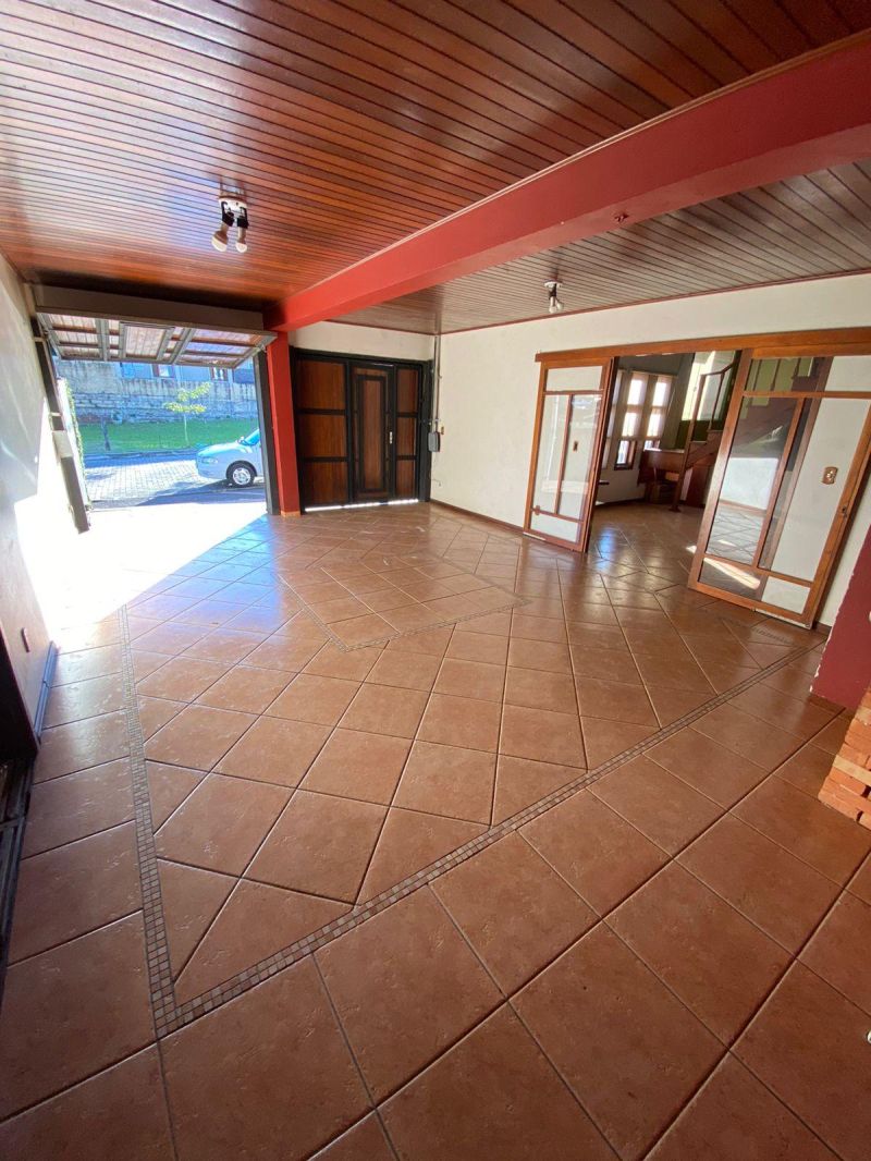 Casa Ampla com 4 Quartos à Venda