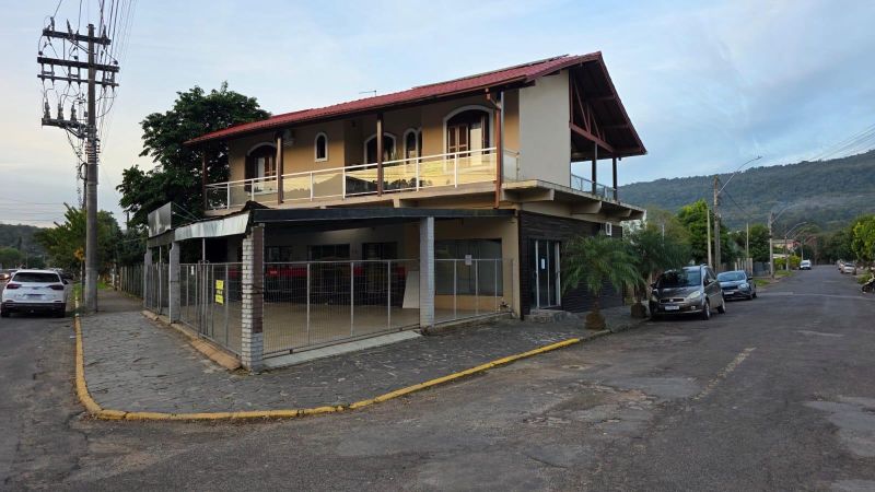 Prédio com 3 quartos, 3 banheiros e 381m² à venda no bairro Figueira, Igrejinha
