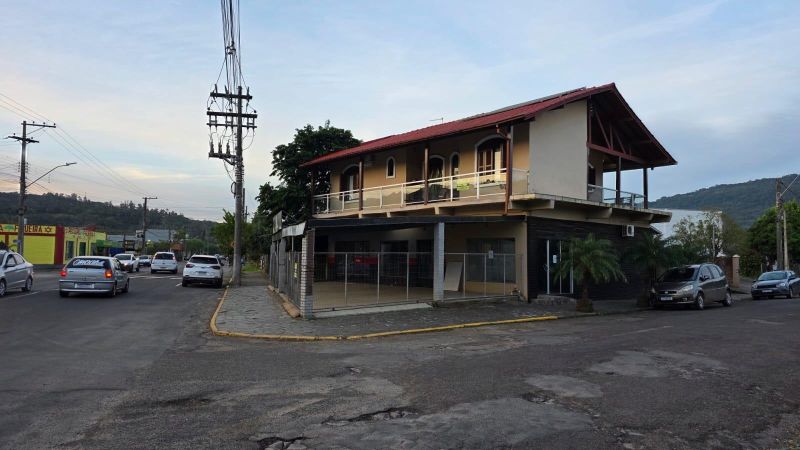 Prédio com 3 quartos, 3 banheiros e 381m² à venda no bairro Figueira, Igrejinha