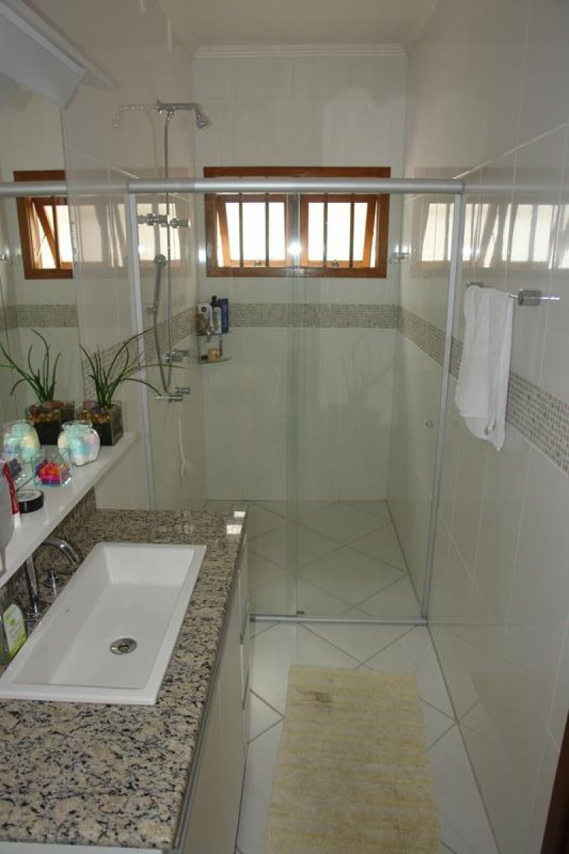 Casa com 2 quartos, 4 banheiros e 263m² à venda no bairro Centro, Taquara