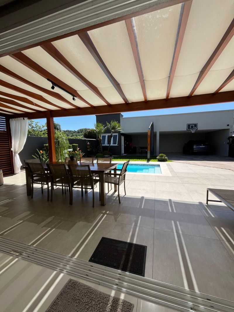 Casa com 2 quartos, 4 banheiros e 297m² à venda no bairro Bom Pastor, Igrejinha