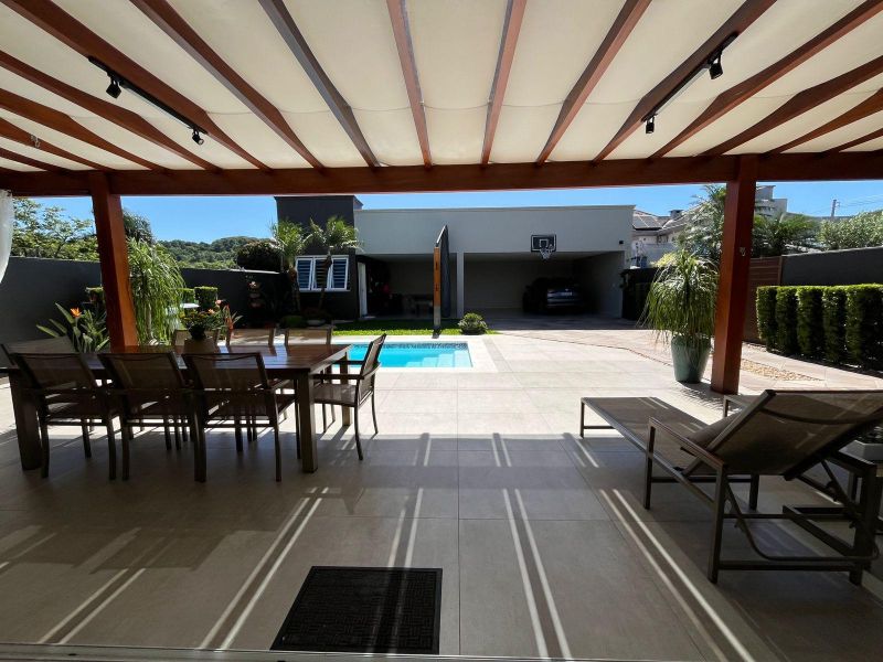 Casa com 2 quartos, 4 banheiros e 297m² à venda no bairro Bom Pastor, Igrejinha