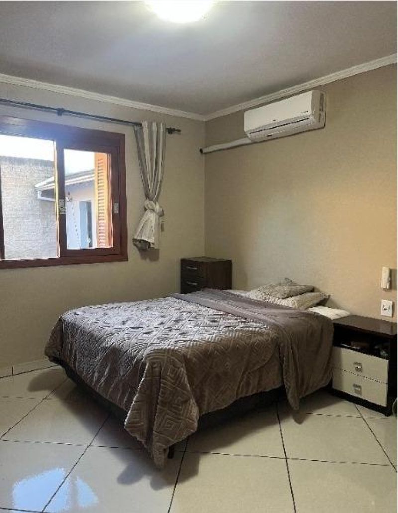 CASA COM SUÍTE NO BAIRRO PLANALTO