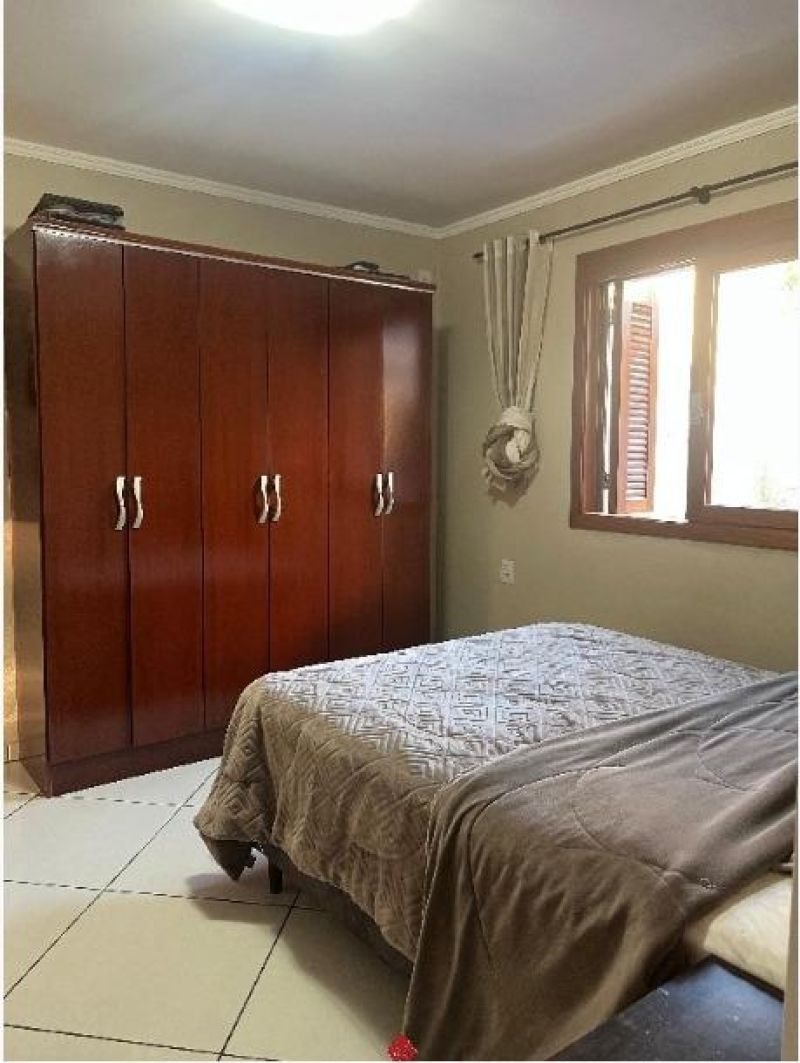 CASA COM SUÍTE NO BAIRRO PLANALTO