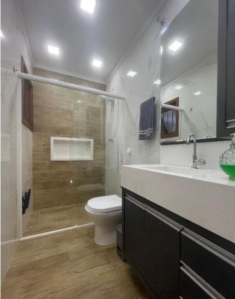 CASA COM SUÍTE NO BAIRRO PLANALTO