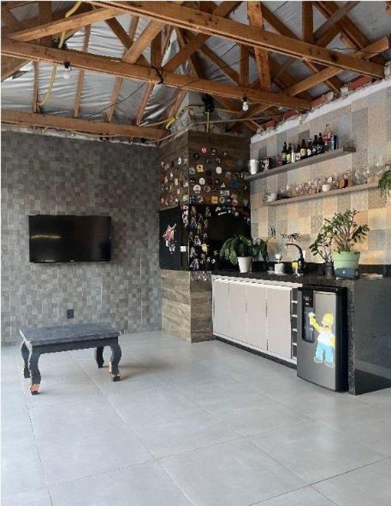 CASA COM SUÍTE NO BAIRRO PLANALTO