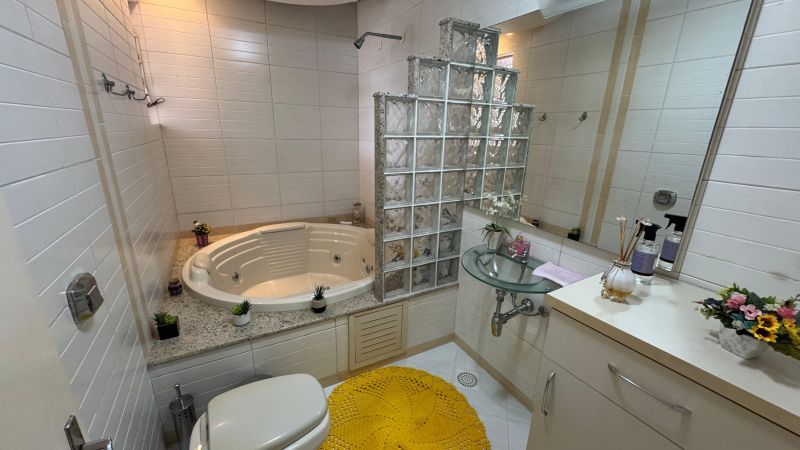 400m² de área construída – Ambientes amplos e bem distribuídos.