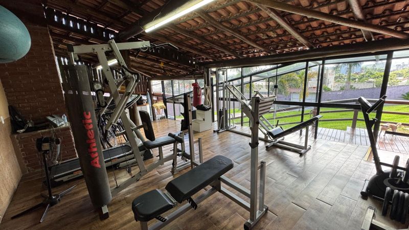 400m² de área construída – Ambientes amplos e bem distribuídos.