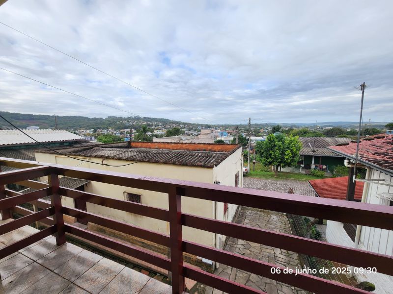 Casa com 3 quartos e 1 banheiro à venda no bairro Guarani, Parobe