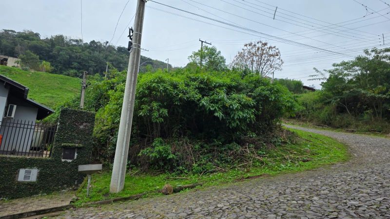Terreno à venda no bairro Viaduto, Igrejinha