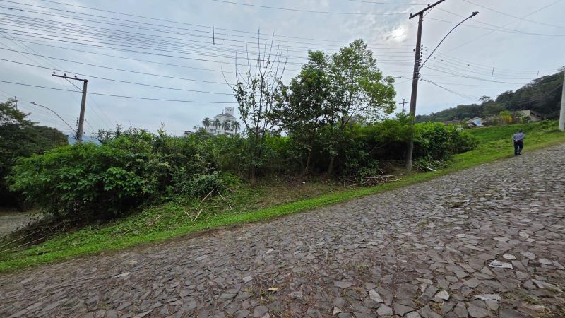 Terreno à venda no bairro Viaduto, Igrejinha