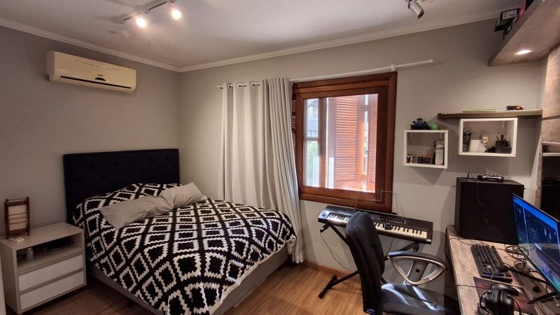 Taquara: Casa Alto Padrão Pronta para Morar no Bairro Nobre!