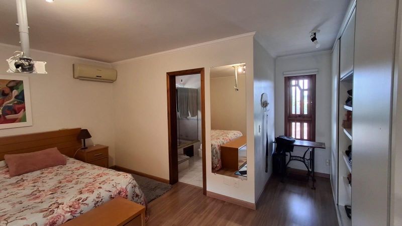 Taquara: Casa Alto Padrão Pronta para Morar no Bairro Nobre!
