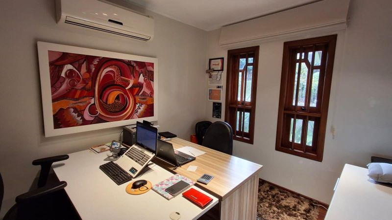 Taquara: Casa Alto Padrão Pronta para Morar no Bairro Nobre!