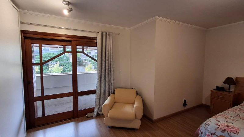 Taquara: Casa Alto Padrão Pronta para Morar no Bairro Nobre!