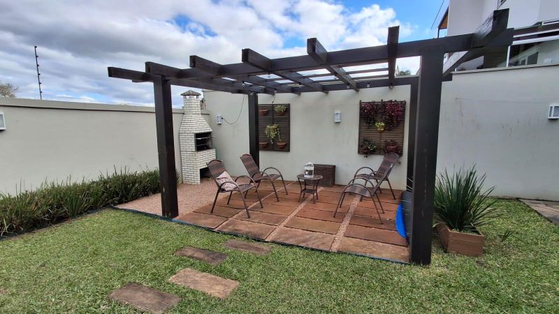 Taquara: Casa Alto Padrão Pronta para Morar no Bairro Nobre!