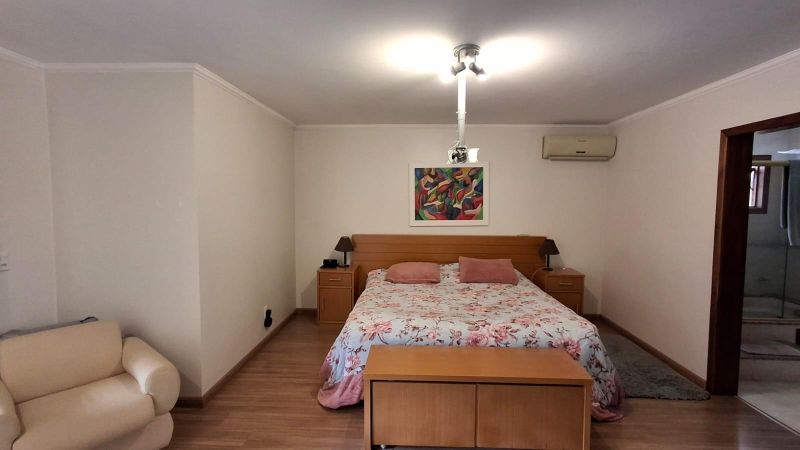 Taquara: Casa Alto Padrão Pronta para Morar no Bairro Nobre!