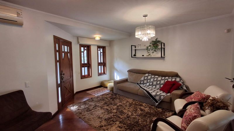 Taquara: Casa Alto Padrão Pronta para Morar no Bairro Nobre!