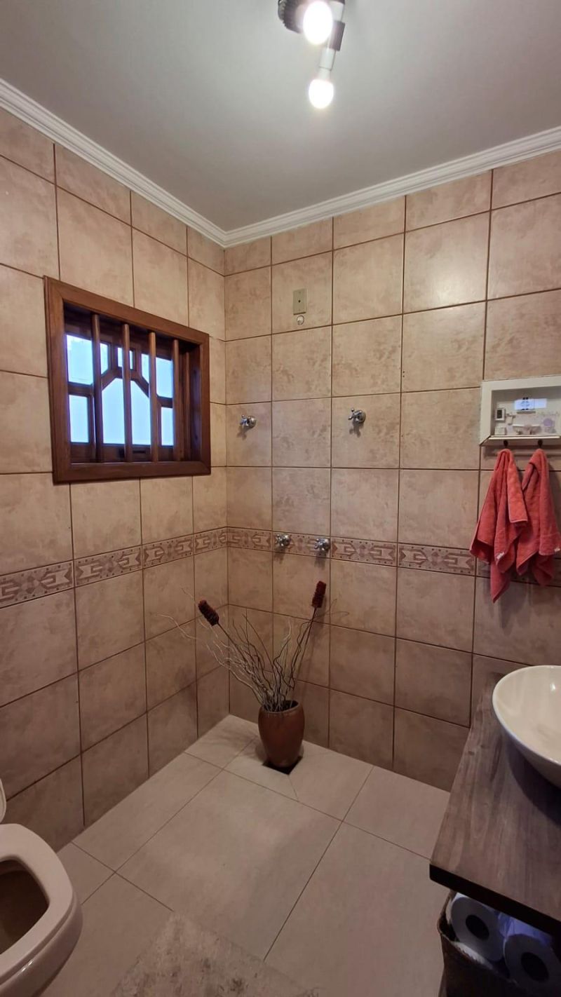 Taquara: Casa Alto Padrão Pronta para Morar no Bairro Nobre!