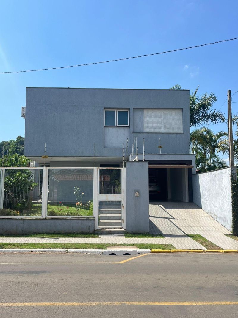 Casa com 3 quartos, 2 banheiros e 220m² à venda no bairro Figueira, Igrejinha