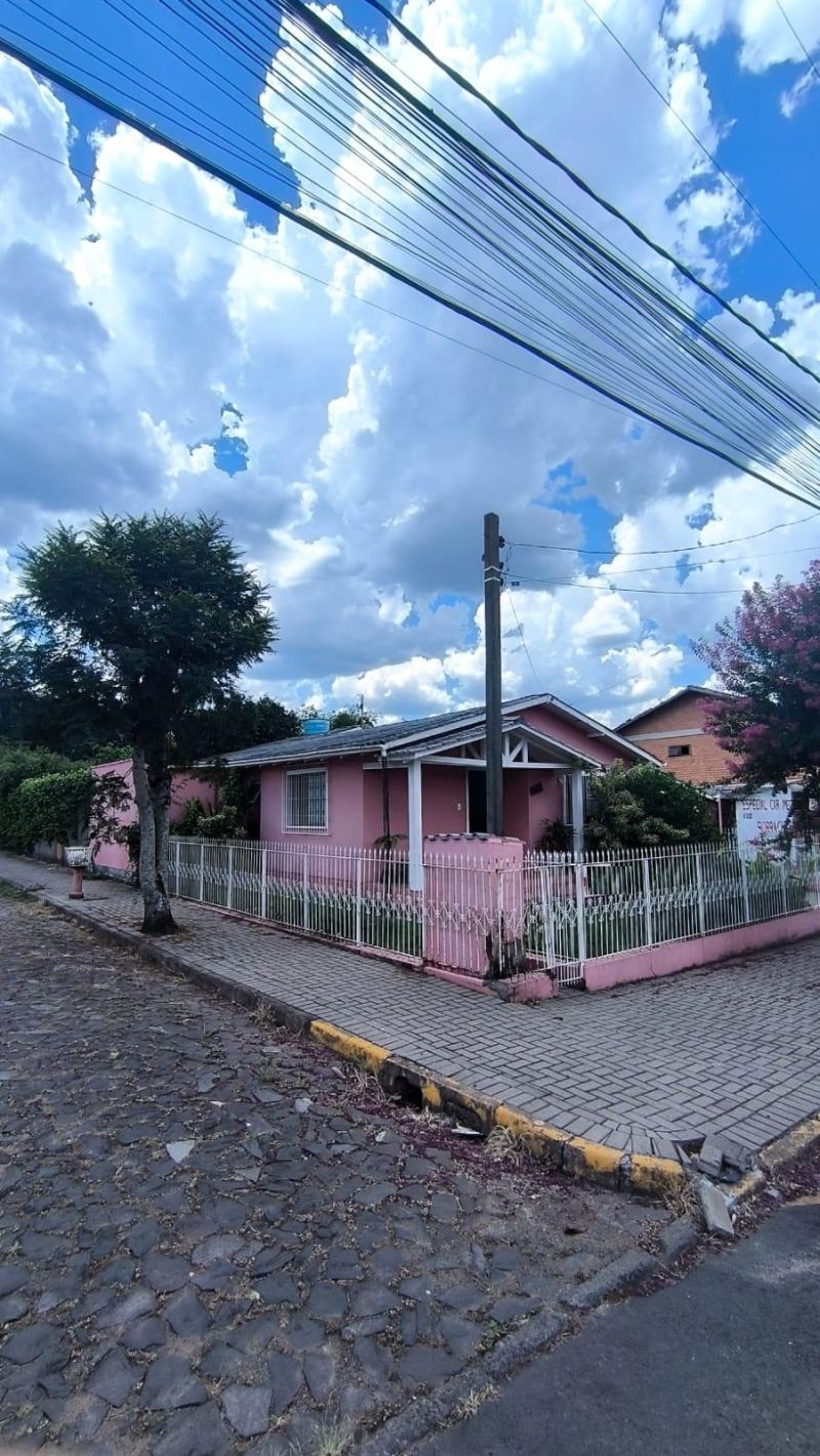 Casa com 3 quartos, 2 banheiros e 180m² à venda no bairro Figueira, Igrejinha