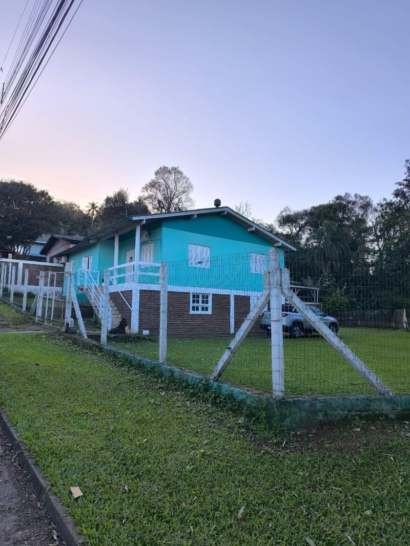 Casa com 3 quartos, 2 banheiros e 128m² à venda no bairro Bom Pastor, Igrejinha