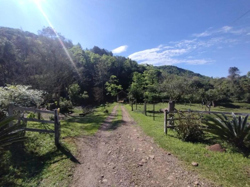 Sítio com 3 quartos, 2 banheiros e 117m² à venda no bairro Zona Rural, Igrejinha